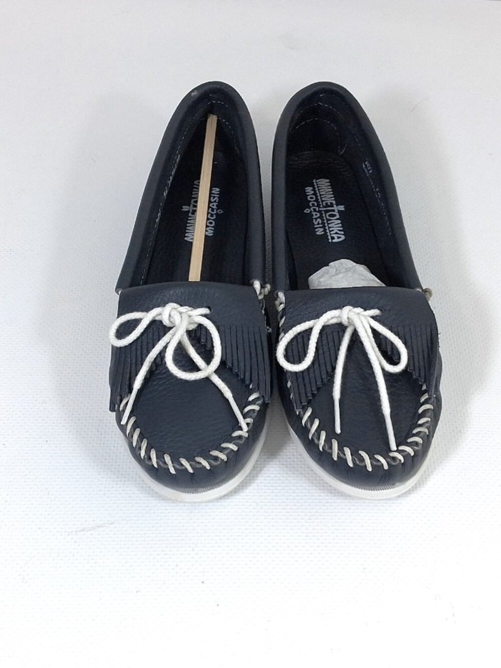 Minnetonka Women's Kilty Unbeaded Moccasin Navy Blue White Slip On Shoes 7.5 - Picture 3 of 10